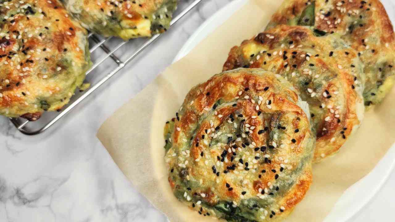 Turkish Spinach Börek Recipe (Ispanaklı Börek)